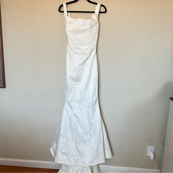 HOUSE OF CB 'Emilie' Off White Satin Mermaid‎ Bridal Gown NWOT size XS - Picture 6 of 17